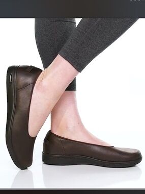 Skechers Women's brown Arch Fit Uplift Comfy Zone Slip on Size 10
